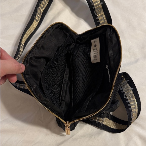 Black & Gold Belt Bag with Logo Strap *Zipper needs repair* - Picture 8 of 16